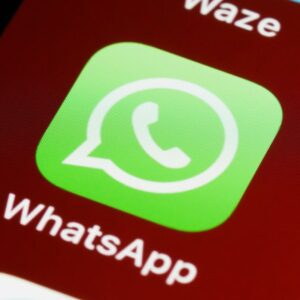 WhatsApp vai levar o visual do iOS 26 para as conversas, antecipa portal