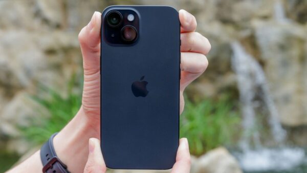 iPhone 15 de 256 GB cai muito de preço no Magalu; iPhone custo-benefício em 2026