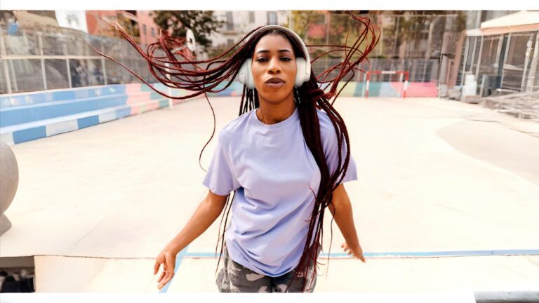 Novo fone da JBL chega ao Brasil com bateria gigante para 76 horas de música