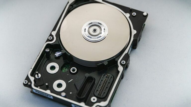 Por que a Inteligência Artificial está "roubando" até os antigos HDDs