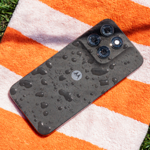 Novos baratinhos da Motorola chegaram ao Brasil: conheça os Moto G77 e G67