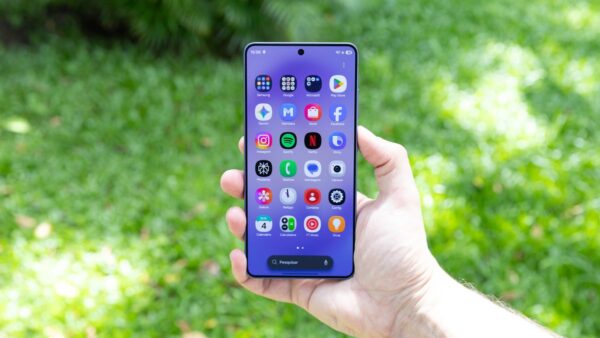 Galaxy S26 Ultra está menos "duro na queda", indicam testes