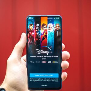Disney+ ou TikTok? Streaming ganha feed com vídeos curtos do catálogo