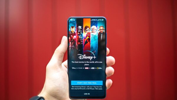 Disney+ ou TikTok? Streaming ganha feed com vídeos curtos do catálogo
