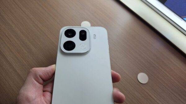 OPPO Find X9 Pro chega ao Brasil com câmera de 200 MP e bateria gigante