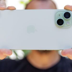 6 dicas para cuidar da visão ao passar horas no celular