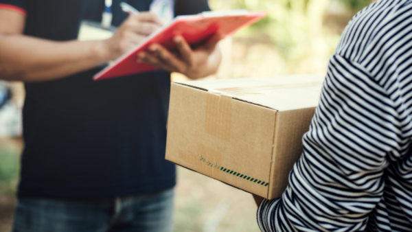 Especialistas alertam para aumento de golpes do falso rastreio de encomendas