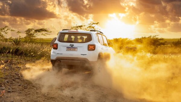 Jeep derruba preço do Renegade Altitude para enfrentar Chevrolet Tracker