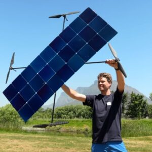 Drone solar voa por 5 horas sem pousar usando bateria minúscula