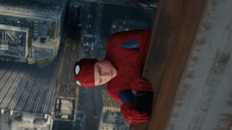 Homem-Aranha virou fã da Samsung e agora usa um Galaxy Z Flip; entenda