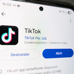 TikTok começa a testar feed atolado de vídeos gerados por IA