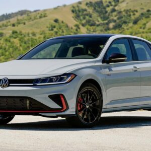 Não é só elétrico: Volkswagen convoca recall de sedan por risco de incêndio