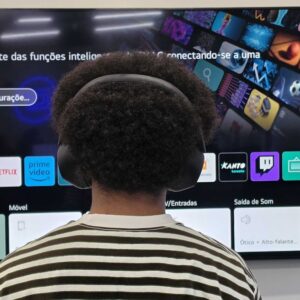 Dá para assistir TV usando fone de ouvido sem fio? Como fazer isso na LG