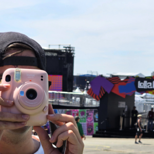 Onda retrô: câmeras digitais e ‘charmeras’ tomam conta do Lollapalooza Brasil