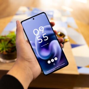 Mercado Livre derruba preço de Moto G86; celular da Motorola com preço no chão