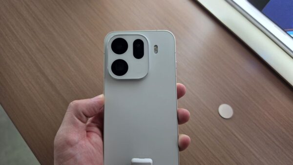 OPPO Find X9 Pro com cupom e parcelamento em 12x; modelo referência em câmera