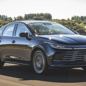 BYD derruba preço do King GL e sedan híbrido fica mais em conta que Onix Plus