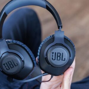 Headset JBL Quantum 100M2 está em promoção no Mercado Livre; gamer mais vendido