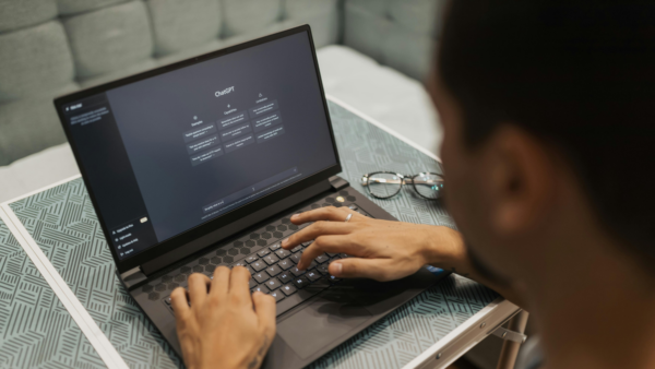 "Modo safadão" do ChatGPT é adiado indefinidamente mais uma vez; veja o porquê