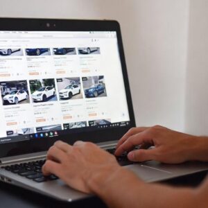 Buscas online por carros elétricos cresceram quase 30% em 2025