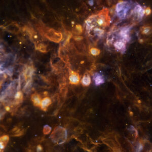 A Galáxia do Triângulo deslumbra em foto colorida psicodélica do dia de 23 de março de 2026