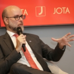 Anvisa vai debater venda de medicamentos por marketplaces, diz Leandro Safatle