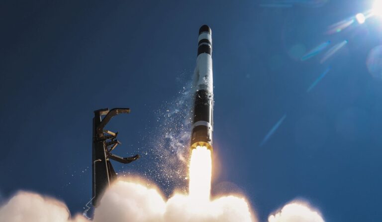 Assista ao Rocket Lab lançar o satélite japonês 'Strix' privado em órbita hoje
