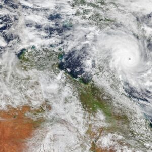 Ciclone tropical Narelle atravessa a Austrália