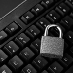 Como o romance com privacidade na Europa se tornou um relacionamento aberto