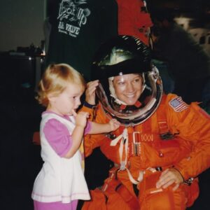 Conversamos com a lendária comandante do ônibus espacial Eileen Collins sobre seu novo documentário, 'Spacewoman' (entrevista)