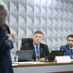 Dino dá cinco dias para Carlos Viana explicar destinações de emenda PIX