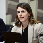 Diretora da Anvisa quer piloto para acelerar análise de medicamentos sintéticos