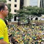 Flávio Bolsonaro vende moderação à vista para plantar autocratização a prazo