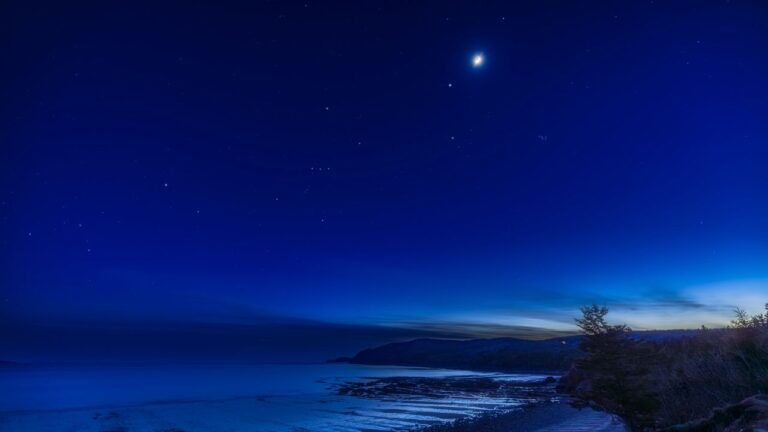 Júpiter e a lua dão um passeio ao pôr do sol em 26 de março. Veja como vê-lo