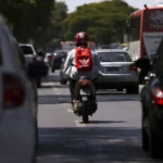 Livre iniciativa no transporte de passageiro por moto e regulação do fretamento
