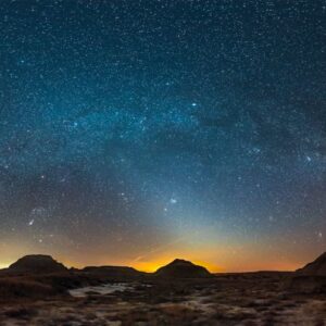 Março é uma ótima época para observar o brilho estranho da luz zodiacal. Veja como ver
