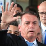 Moraes concede prisão domiciliar temporária a Bolsonaro