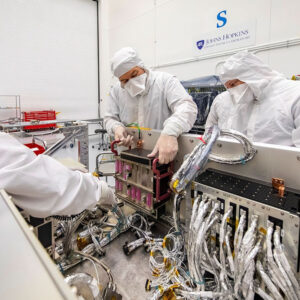 NASA começa a construir drone Dragonfly movido a energia nuclear para lançamento em 2028 na lua de Saturno, Titã