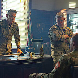 'Não parecia um filme de ficção científica': Esai Morales sobre como dar vida a um Ranger do Exército no sucesso de ficção científica da Netflix, 'War Machine' (entrevista)