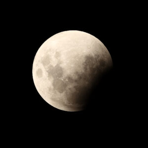 O eclipse lunar total de 2026 deslumbra em fotos incríveis de todo o mundo