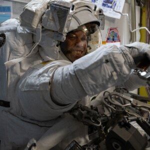 Sorrisos e trajes espaciais - NASA