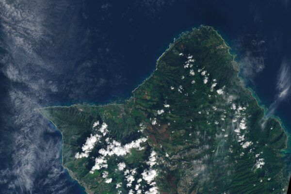 Tempestades de Kona inundam Oʻahu - NASA Science