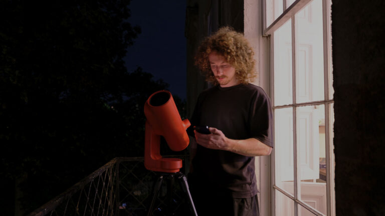 Use seu telescópio Unistellar para rastrear a curva de luz do foguete Artemis 2 para a ciência