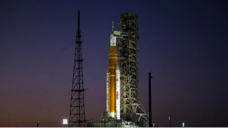 Por que a missão Artemis II da NASA vai chegar à Lua, mas ninguém vai pousar?