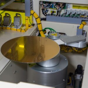 Fábrica da Samsung pode parar devido a crise no Estreito de Ormuz; entenda