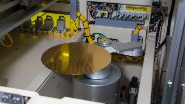 Fábrica da Samsung pode parar devido a crise no Estreito de Ormuz; entenda