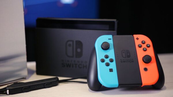 Nintendo Switch com Mário e 3 meses de online está com preço no chão no ML