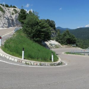 Vai viajar? Veja 3 destinos de luxo para quem ama carros