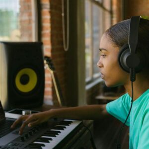 Como criar músicas melhores com IA sem soar genérico