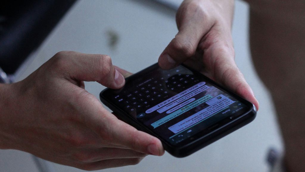 Falsas conversas de suporte vêm por e-mail, SMS, WhatsApp e outras fontes: raramente um chat oficial será entregue dessa maneira (Imagem: Asterfolio/Unsplash)